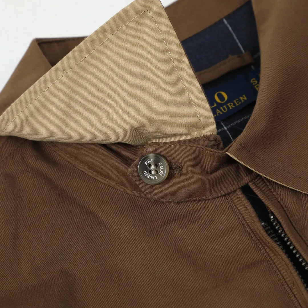 P350 #R25 Ralph Lauren/Ralph Lauren classic unisex old cadre zipper jacket RL12168 Same style as Yi Mengling Item number: RL12168 Recommended by many fashion bloggers, the Harrington jacket's lapel zipper windproof design perfectly blends casual style with street trend elements, making it very suitable for neutral wear. The fabric texture of the jacket is excellent and comfortable to wear. It is a very versatile and trendy jacket. Original development, 100% pure cotton fabric, exquisite embroidery, evergreen style for all seasons, feel free to buy it, retro will never go out of style!  Color: Khaki Black Navy Dark Green Brown Size: S/M/L/XL Length: 68/70/72/74 Bust: 128/132/136/140 Shoulder Width: 52/53/54/55